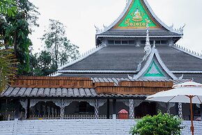 Jinghong Chen Duo Nan Shan Man Zhen