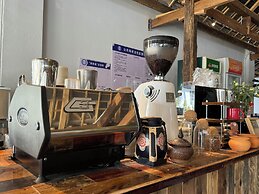 Jinghong Chen Duo Nan Shan Man Zhen