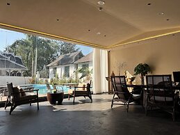 Jinghong Chen Duo Nan Shan Man Zhen