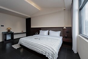 Jinghong Chen Duo Nan Shan Man Zhen