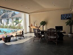 Jinghong Chen Duo Nan Shan Man Zhen