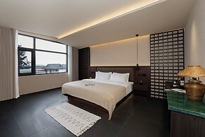 Jinghong Chen Duo Nan Shan Man Zhen