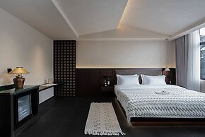 Jinghong Chen Duo Nan Shan Man Zhen