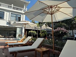 Jinghong Chen Duo Nan Shan Man Zhen