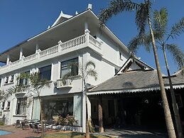 Jinghong Chen Duo Nan Shan Man Zhen