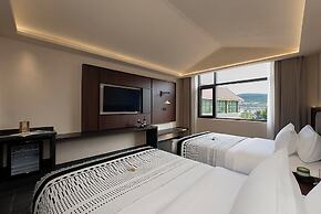 Jinghong Chen Duo Nan Shan Man Zhen