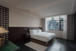 Jinghong Chen Duo Nan Shan Man Zhen