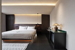 Jinghong Chen Duo Nan Shan Man Zhen