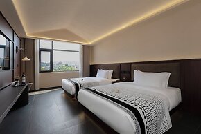 Jinghong Chen Duo Nan Shan Man Zhen