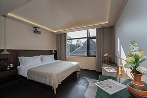 Jinghong Chen Duo Nan Shan Man Zhen