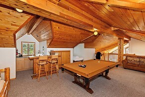 Lakefront Estate with Views and Hot tub