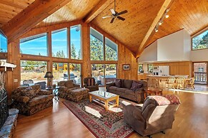 Lakefront Estate with Views and Hot tub