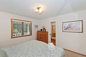 Lakefront Estate with Views and Hot tub