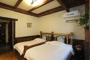 Butterfly Loves Flower Inn