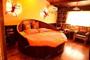 Butterfly Loves Flower Inn