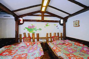 Butterfly Loves Flower Inn