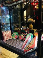 Butterfly Loves Flower Inn