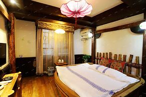 Butterfly Loves Flower Inn