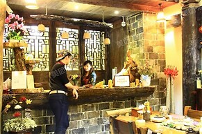 Butterfly Loves Flower Inn