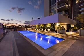 Trafalgar Lane Apartments by CLLIX