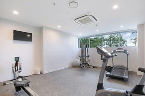 Trafalgar Lane Apartments by CLLIX