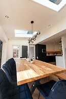 Luxury 8 Bed Home Manchester