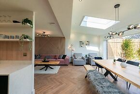 Luxury 8 Bed Home Manchester