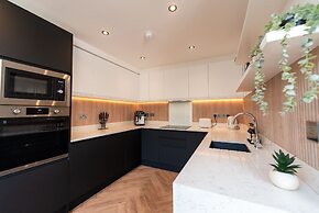 Luxury 8 Bed Home Manchester