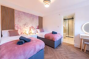 Luxury 8 Bed Home Manchester