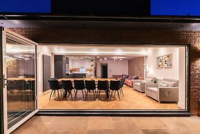 Luxury 8 Bed Home Manchester