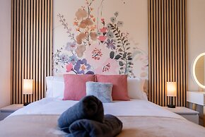 Luxury 8 Bed Home Manchester