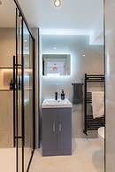 Luxury 8 Bed Home Manchester