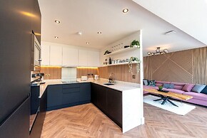 Luxury 8 Bed Home Manchester