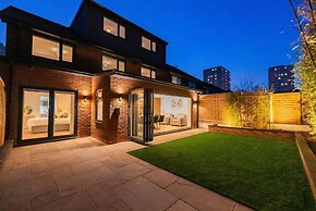 Luxury 8 Bed Home Manchester