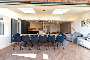 Luxury 8 Bed Home Manchester