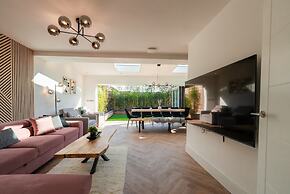 Luxury 8 Bed Home Manchester