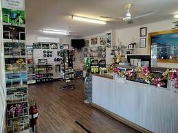 COOKTOWN HOLIDAY PARK