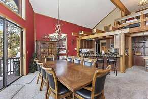 Charming Lakeside Retreat