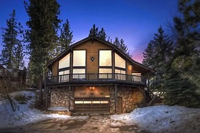 Charming Lakeside Retreat