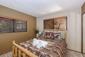 Charming Lakeside Retreat