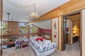 Charming Lakeside Retreat