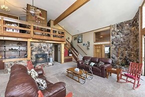 Charming Lakeside Retreat