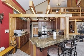 Charming Lakeside Retreat