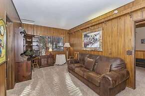 Charming Lakeside Retreat