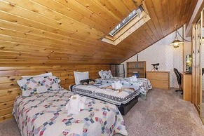 Charming Lakeside Retreat