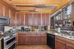 Charming Lakeside Retreat