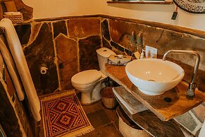 Soroi Leopards Lair Cottages