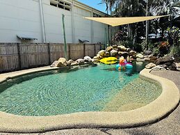 Mossman Exchange & Backpacker Resort