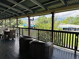 Mossman Exchange & Backpacker Resort