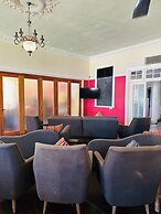 Mossman Exchange & Backpacker Resort